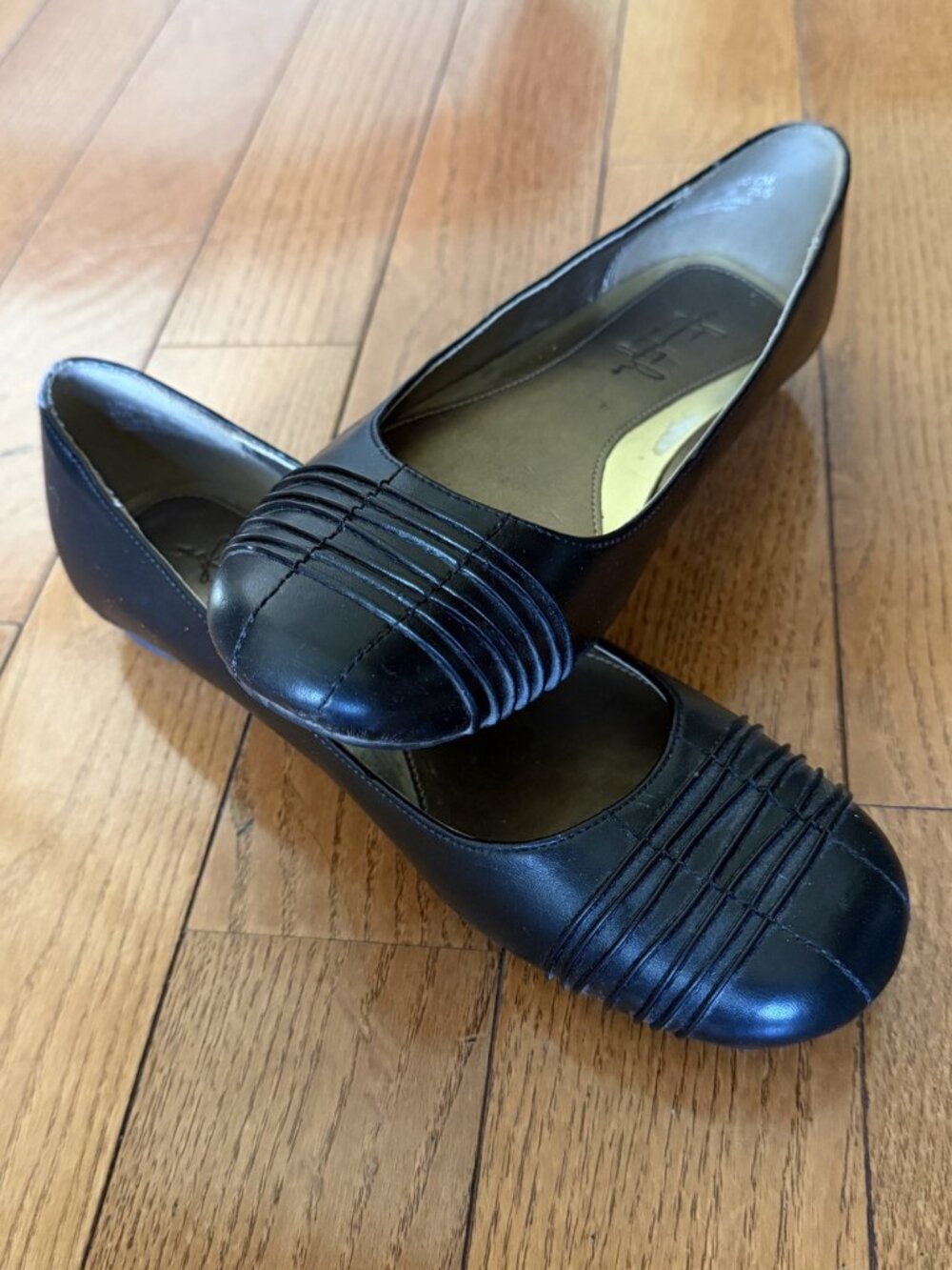 Soft Style Black Ballet Flats - 8 W